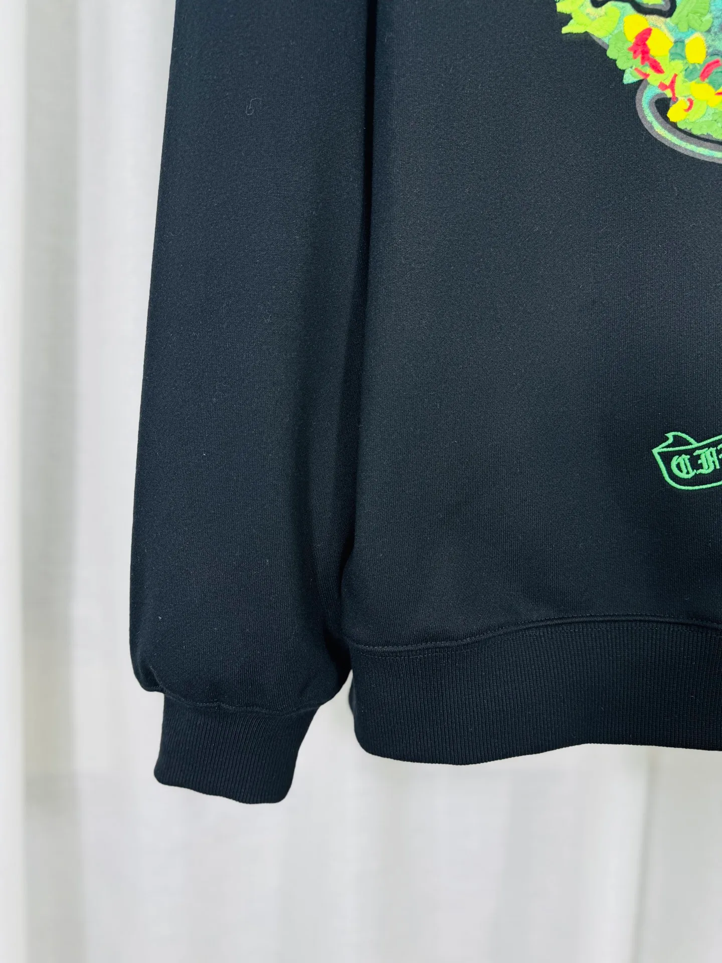 P350 top version, real shot without P, ​​different from market currency) 𝗖𝗵𝗿𝗼𝗺𝗲 𝗛𝗲𝗮𝗿𝘁𝘀/Cro Heart 2025 washed and burned flower patch embroidered autumn and winter new original single counter American 3D three-dimensional jungle embroidered couple casual cardigan sweatshirt 👑The highest version! Customized fabric 480g tripe terry fabric! American acid-washed and distressed original fabric, laser burnt flowers + jungle embroidery, exquisite embroidery of letters! The best-selling model in the counter, very comfortable to wear. Accessories: original molded and authenticated collar label➕100% silk wash label. Genuine purchase-grade original hangtag➕matching hanging rope➕3D hanging beads➕original packaging bag. Craftsmanship: The original version has consistent wiring! The highest version of the armhole matching technique! Color: Black Apricot Size: S M L XL Style Number: 25-358